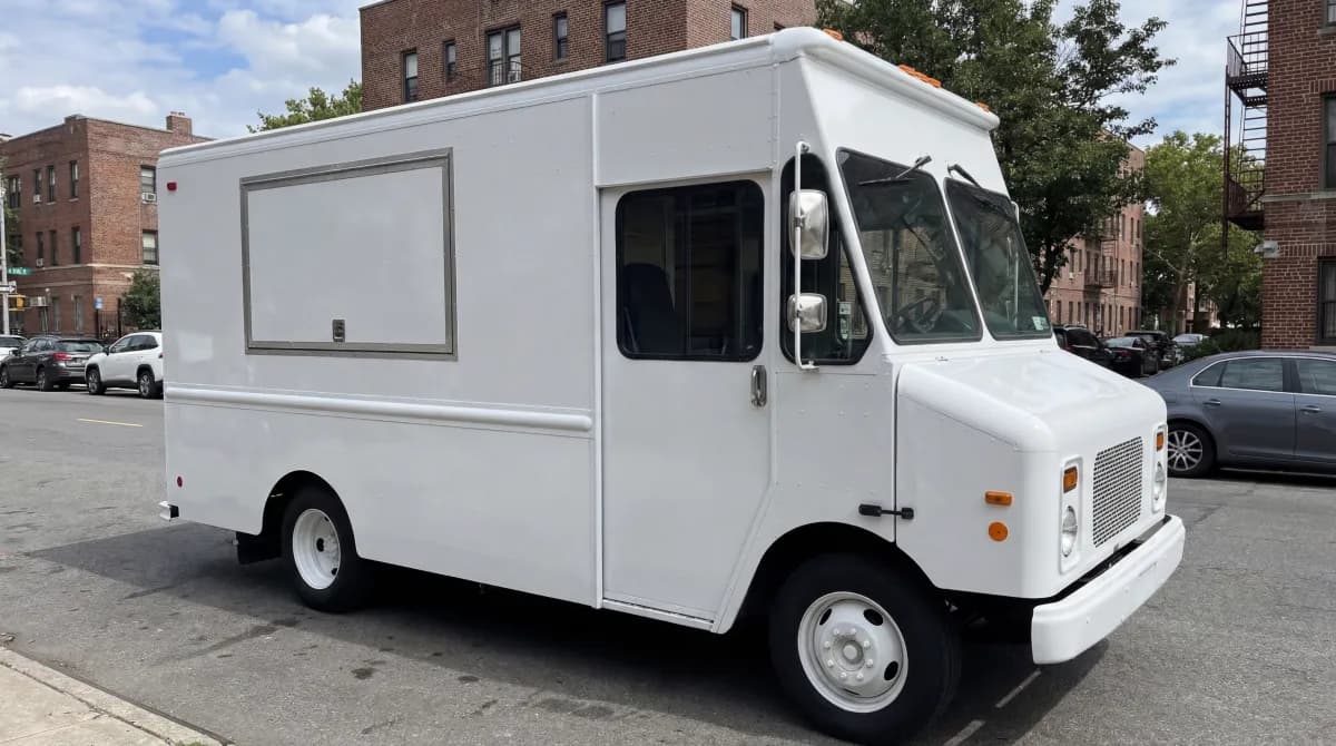 FOOD TRUCK BEFORE WRAP
