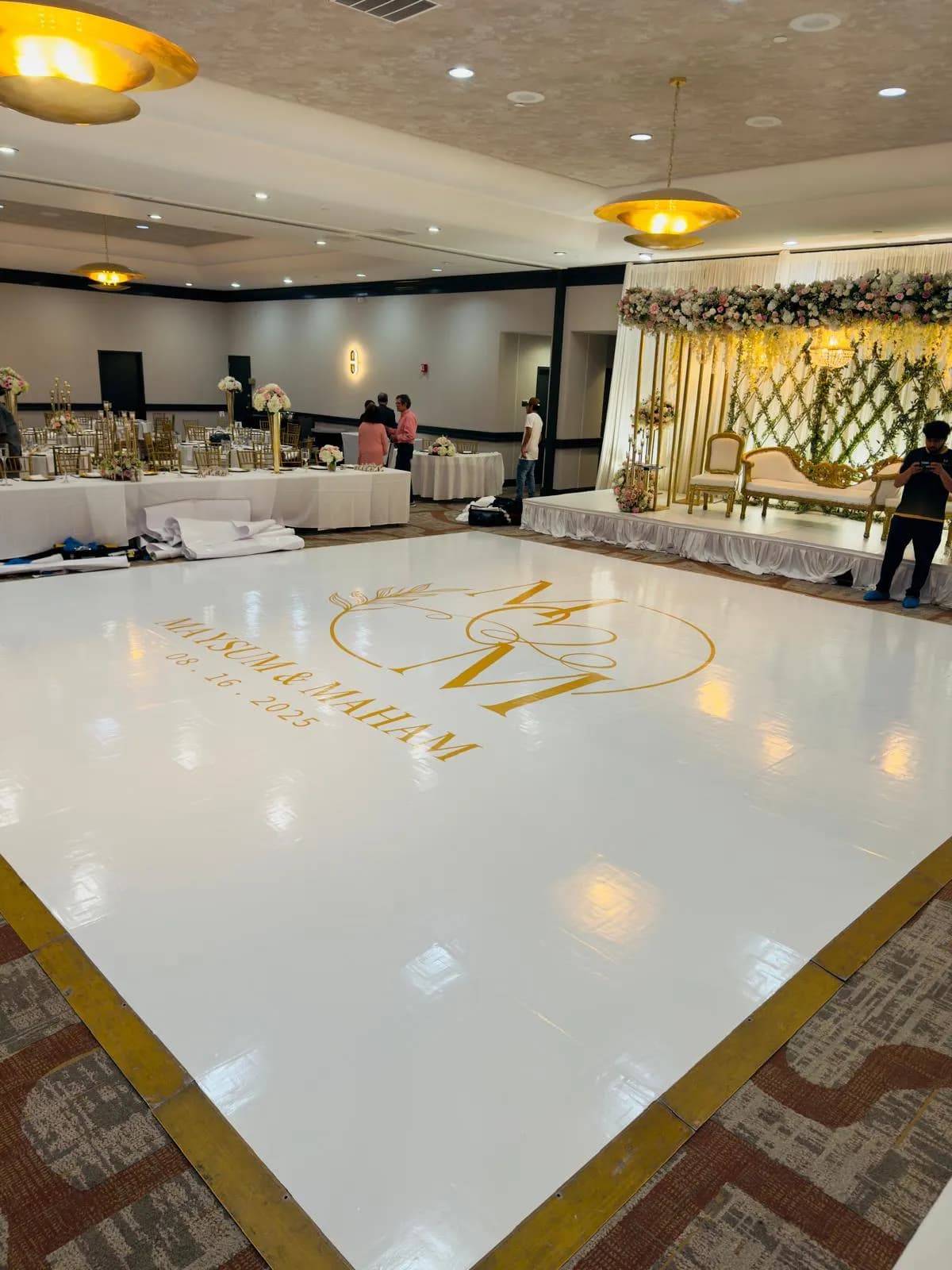 M&M GOLD MONOGRAM FLOOR